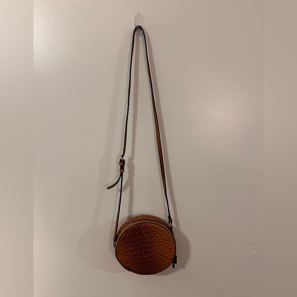 Round Leather-look Crocodile Design Purse